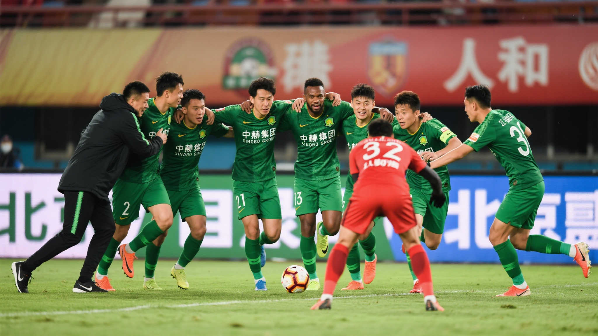 乘“天时”、拥“地利”、聚“人和”，国安志在超越半程冠军